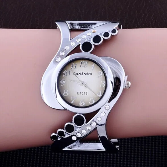 Relógio Feminino Bracelete Dourado de Luxo com Diamantes – Fashion e Elegante
