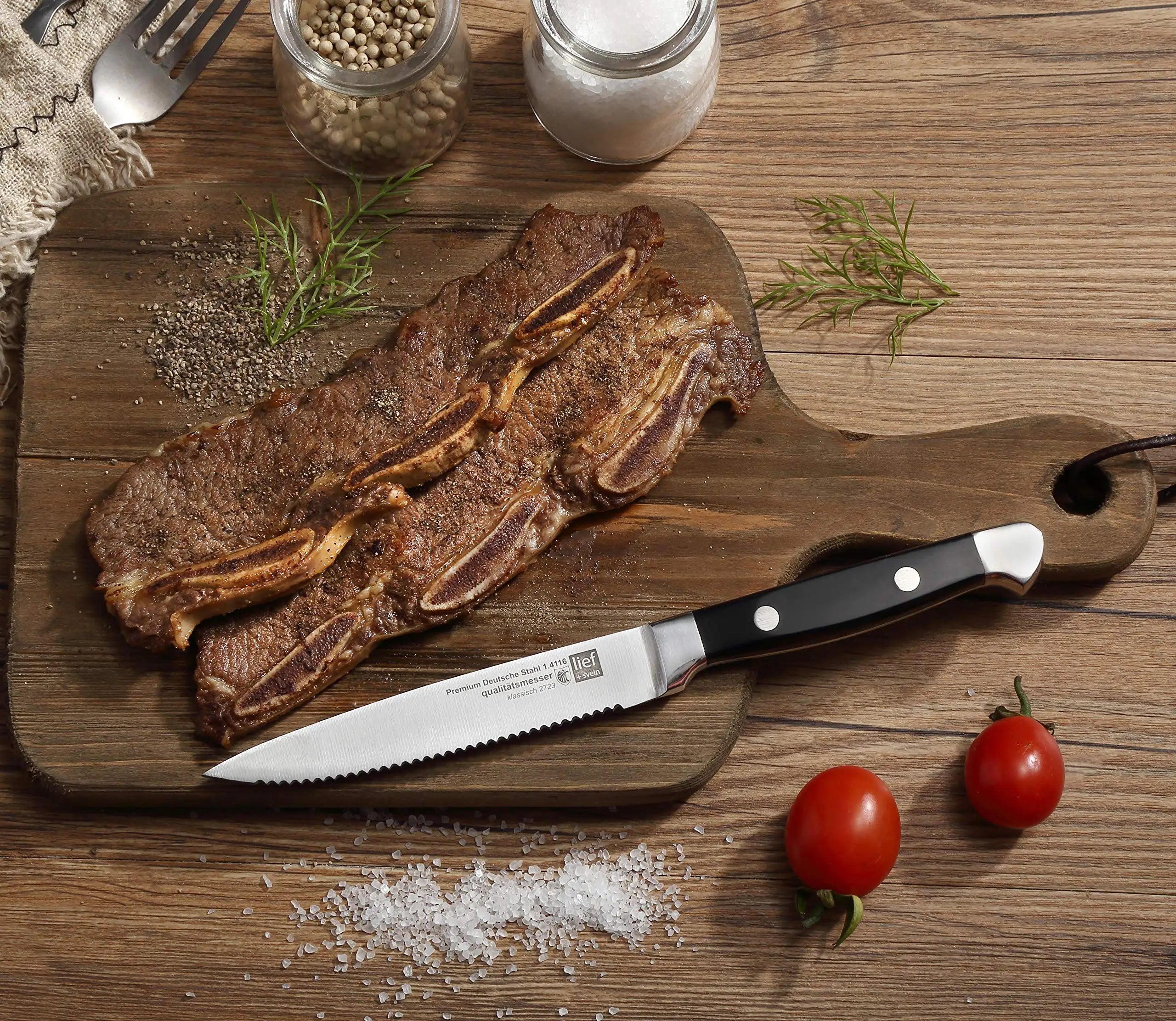 Conjunto de facas de bife clássicas e elegantes em aço inoxidável com cabos altamente polidos, ideais para churrasco ao ar livre, passeios turísticos e utensílios de cozinha delicados.