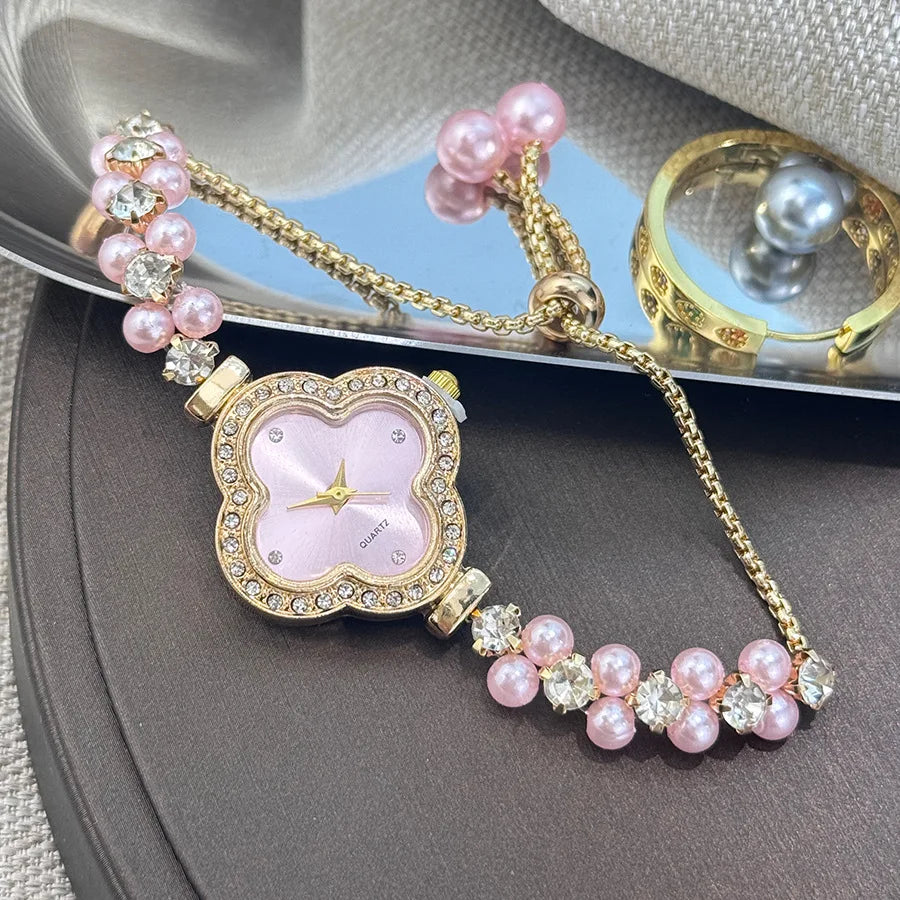 Relógio Feminino Luxo Leve com Diamantes e Pérolas – Estilo Trévo Pulseira Cordinha