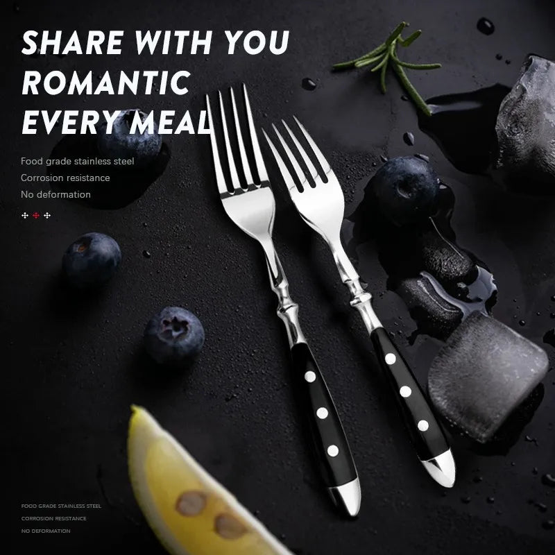 Conjunto de facas de bife clássicas e elegantes em aço inoxidável com cabos altamente polidos, ideais para churrasco ao ar livre, passeios turísticos e utensílios de cozinha delicados.