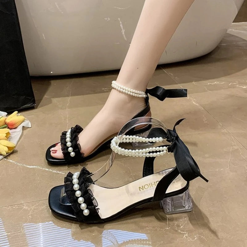 Sandálias femininas de verão, estilo casual, com laço, salto alto, pérolas e um toque de sofisticação. Design exclusivo e robusto.