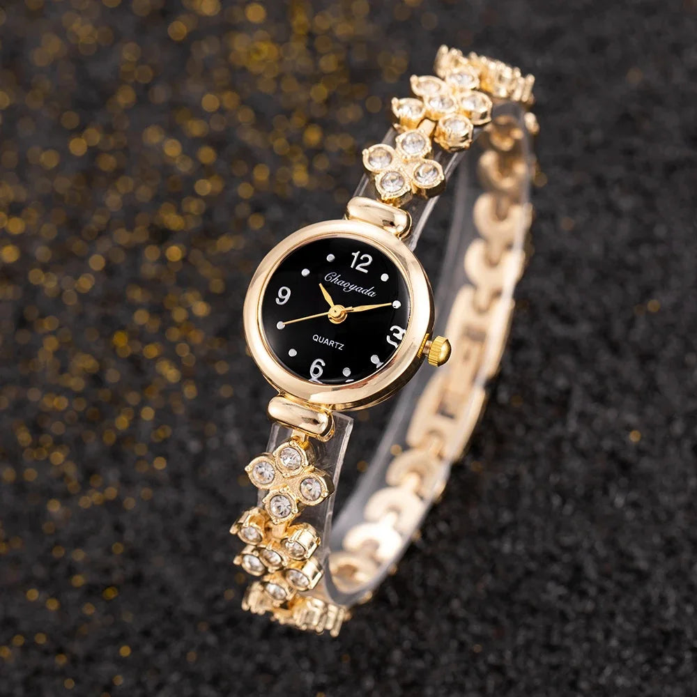 Relógio Feminino Bracelete Dourado com Strass – Mostrador Pequeno e Elegante